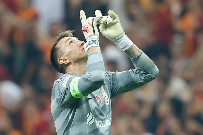 Muslera Tarih Yazd Y L Sonra Bir Ilk Trhaber