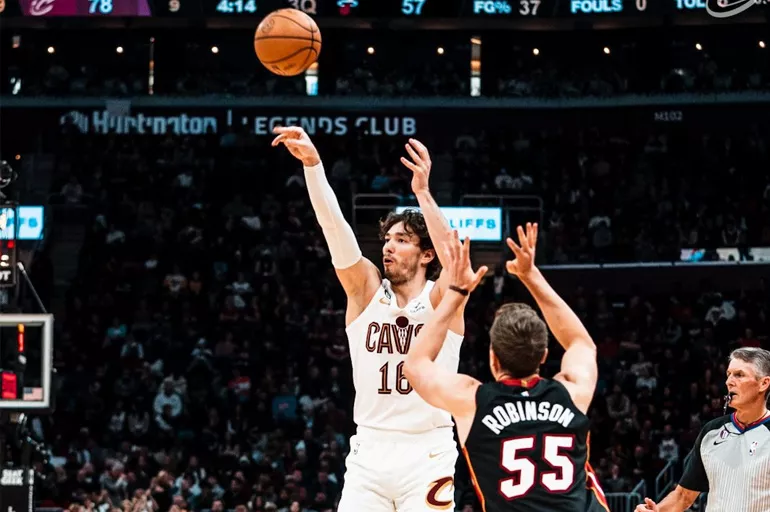 NBA de Türk fırtınası Milli basketbolcu Cedi Osman geceye damga vurdu