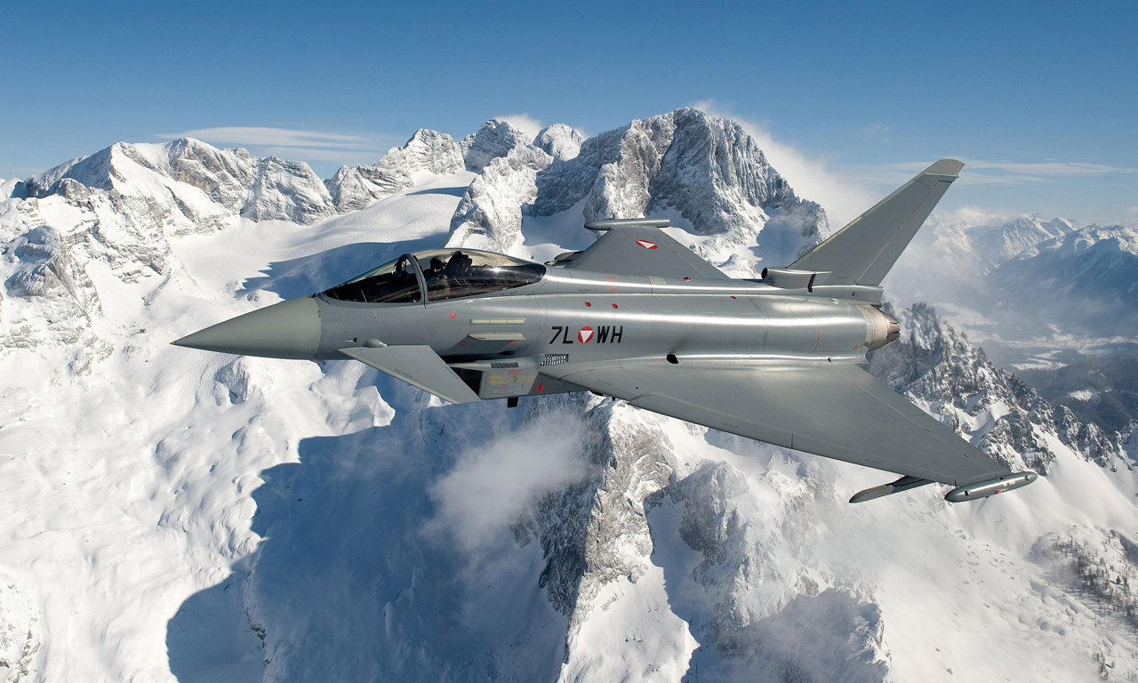 Eurofighter Typhoon, Avrupa Birliği yapımı çok amaçlı, 4.5 nesil, çift motorlu, kanart delta kanatlı, çok rollü savaş uçağı