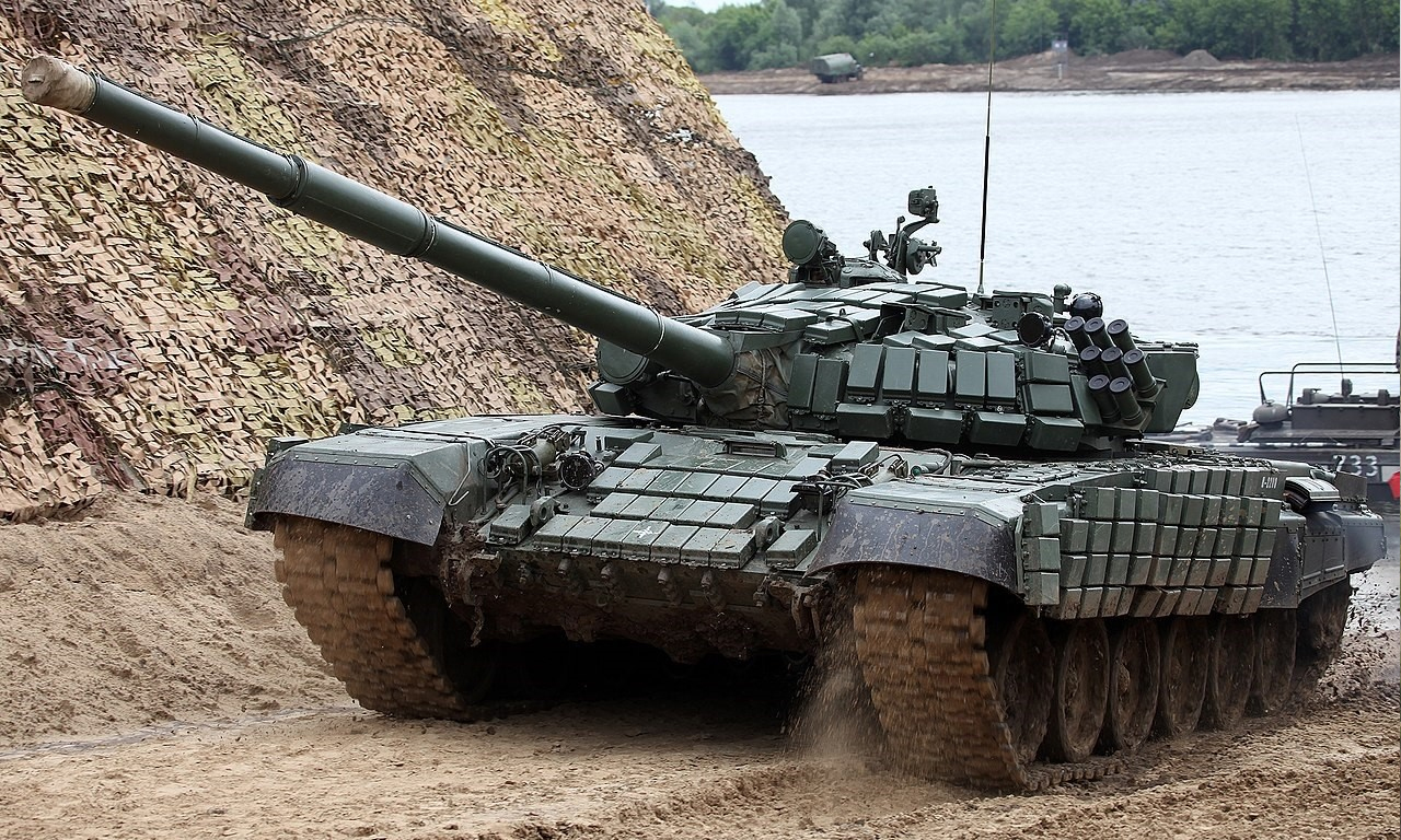 Sovyet dönemi T-72 tankı