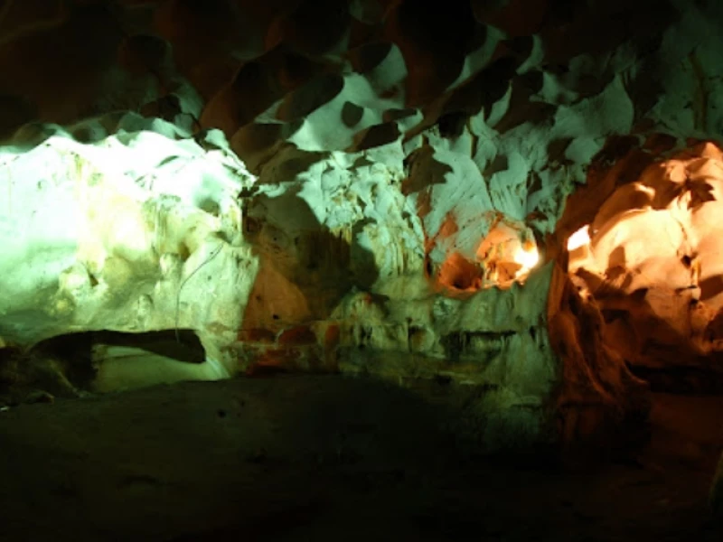 Gizemli mağaraya botla girenler gözlerine inanamadı! Dağcılar Antalya'da yeni dehliz keşfetti