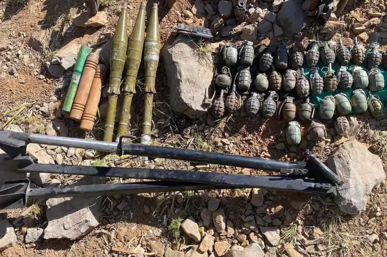 Mağaradan 3 PKK'lıyla birlikte bu silahlar çıktı