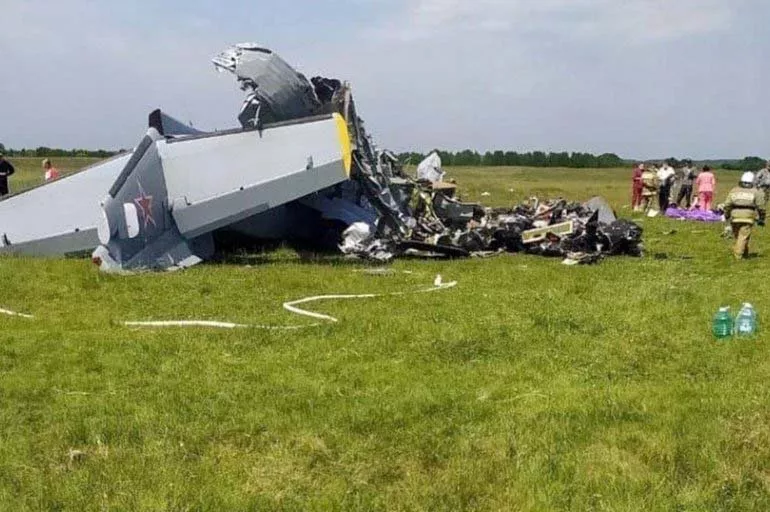 Rusya'da uçak düştü! Çok sayıda ölü ve yaralı var
