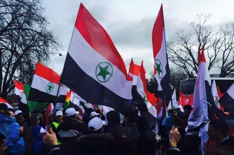 Ahvaz'da protestocular, bağımsızlık bayrağını göndere çekti