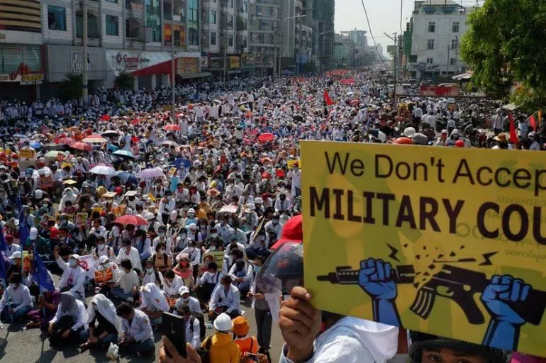 Myanmarlı mahkumlar, cuntayı şarkılarla protesto ediyor