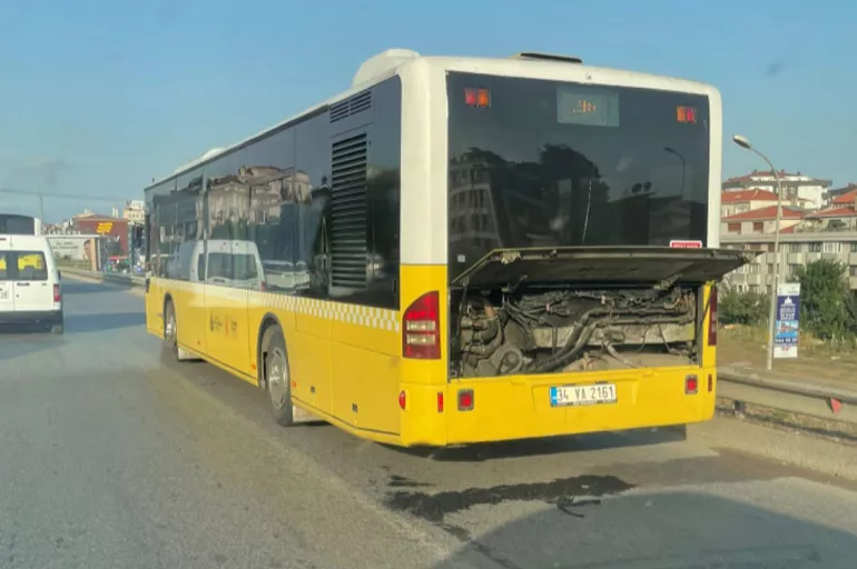 Ümraniye’de İETT otobüsü arıza yaptı
