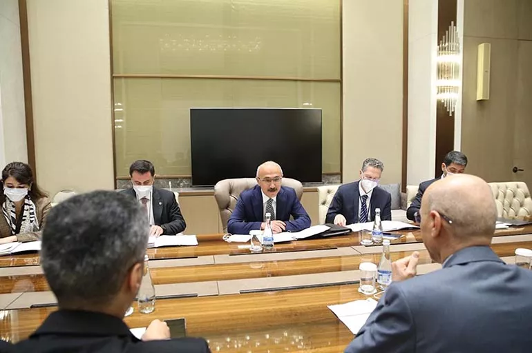 Bakan Elvan, Özbekistan'da İslam Kalkınma Bankası yönetimiyle görüştü