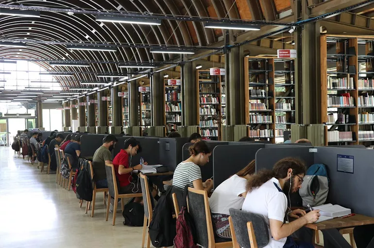 Cumhurbaşkanı Erdoğan'ın önerisiyle kütüphaneler 24 saat açık kalacak