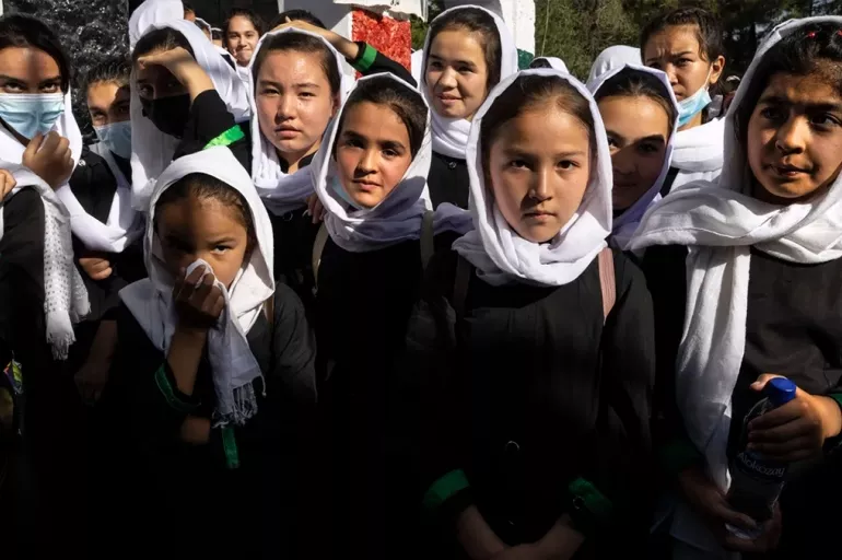 Taliban'dan kız çocukları için flaş eğitim karar!