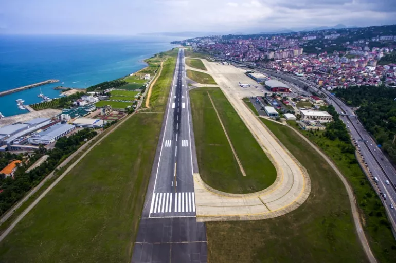 Trabzon Havalimanı 1 gün uçuşlara kapatıldı