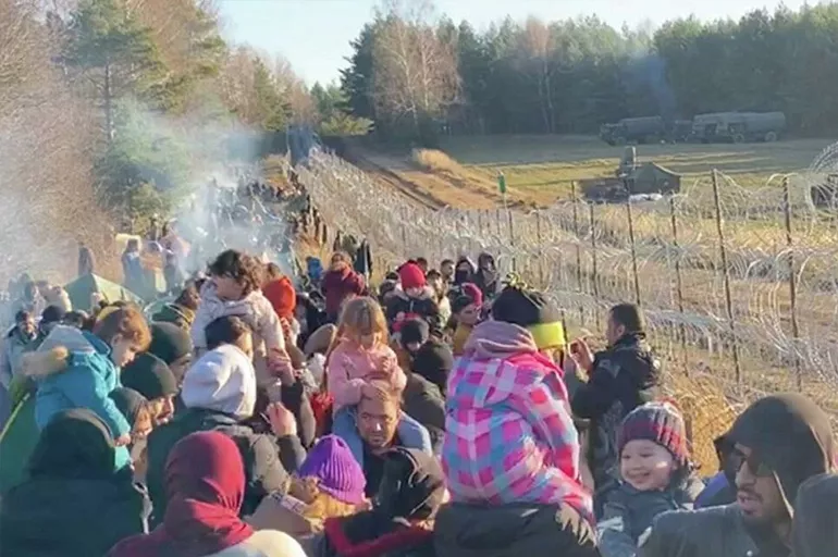Polonya ile Belarus arasında sıcak saatler! Belarus askerleri, göçmenleri korkutmak için ateş açtı