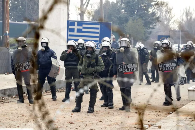 Atina FETÖ'cüye doydu! Yunan polisi onları Meriç'ten geri itiyor