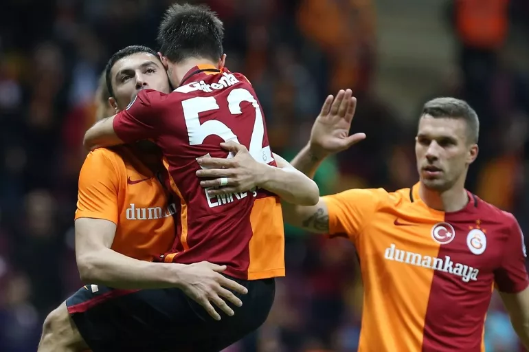 Başakşehir Galatasaray'ın eski yıldızını resmen transfer etti