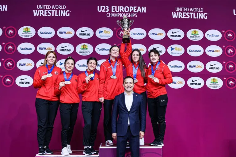 Ahıska Türkü Milli Sporcu Elvira Kamaloğlu Avrupa Şampiyonu Oldu