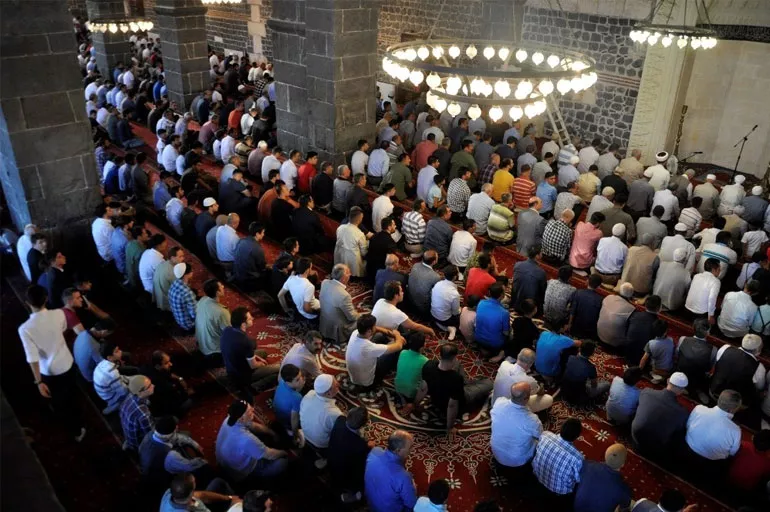 Diyarbakır bayram namazı saati kaçta 2022? Diyarbakır Ramazan Bayramı namazı vakti ne?