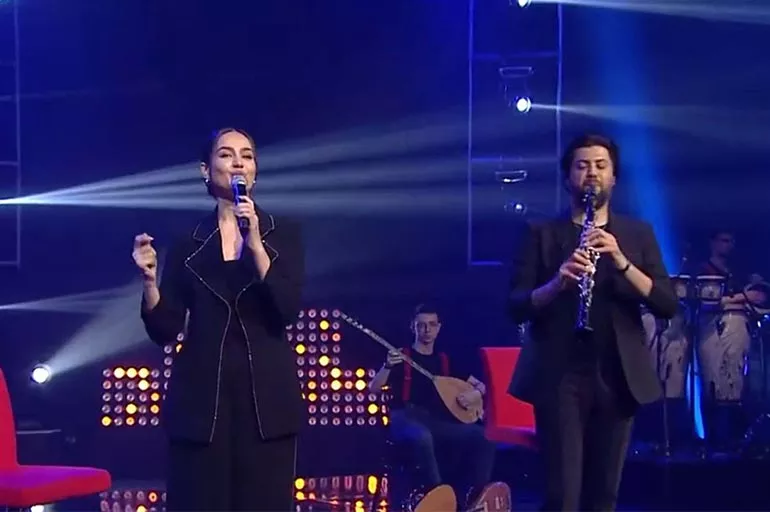 Serkan Çağrı ve Elif Buse Doğan küs mü? 'Langıdı lan lan samsak döveci' şarkısı gerilime neden oldu