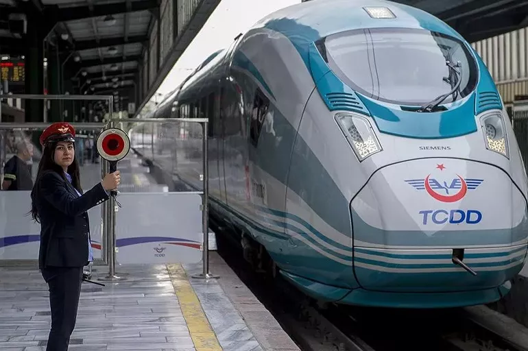 Yüksek Hızlı Tren (YHT) yolcu rekoru kırdı