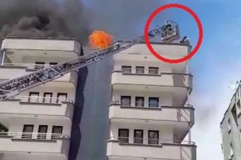 Bursa'da korkutan yangın! 3 kişi çatıda mahsur kaldı