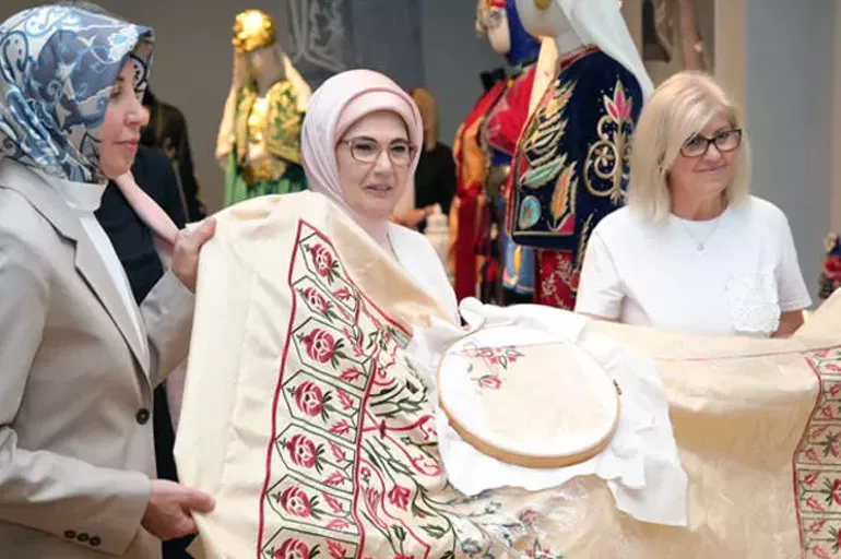 Emine Erdoğan, kültür sanat merkezinin açılışına katıldı