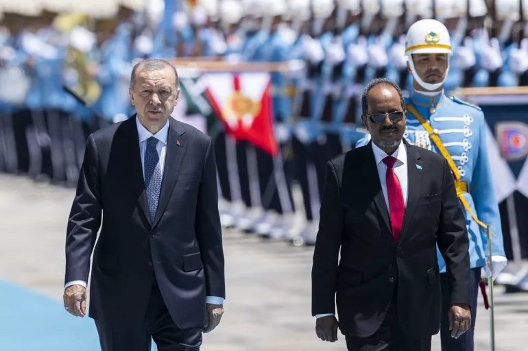 Somali Cumhurbaşkanı Ankara'da! Resmi törenle karşılandı