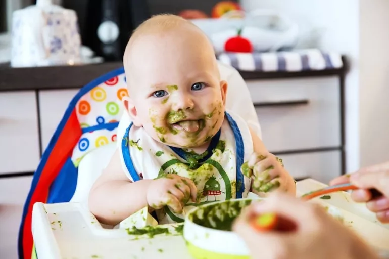 Bebeklere 1 yaşına kadar bunları yedirmeyin! İşte bebeğin sağlığına zararlı besinler...
