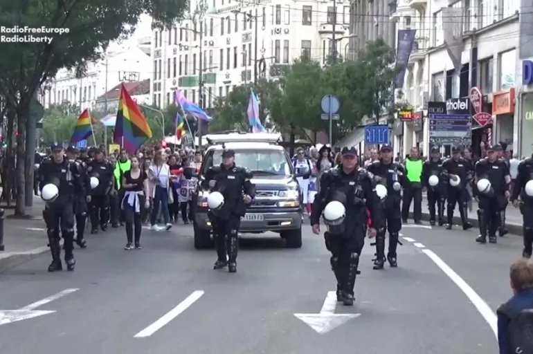 Eşcinsel Başbakana destek veren Cumhurbaşkanı Vuçiç, Europride etkinliğini iptal etti