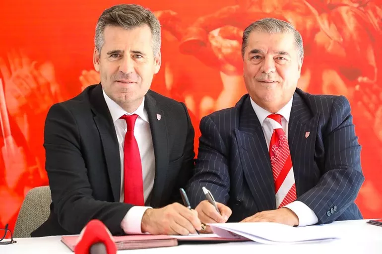 Samsunspor'da teknik direktör belirsizliği sona erdi! Resmi imzalar atıldı