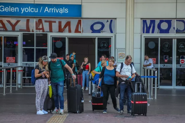 Seferberlikten kaçan Ruslar soluğu Antalya'da aldı: Kiralarda 11 bin TL fark ortaya çıktı