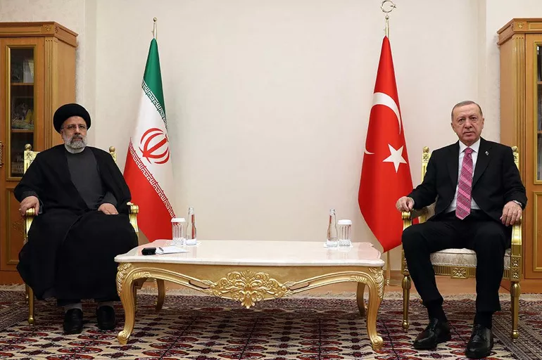 Son dakika: Cumhurbaşkanı Erdoğan İran Cumhurbaşkanı Reisi ile görüşüyor