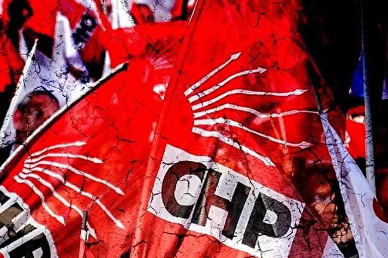 CHP'nin dayanışma yemeğinde dayanışma sağlanamadı! Partililer birbirine girdi