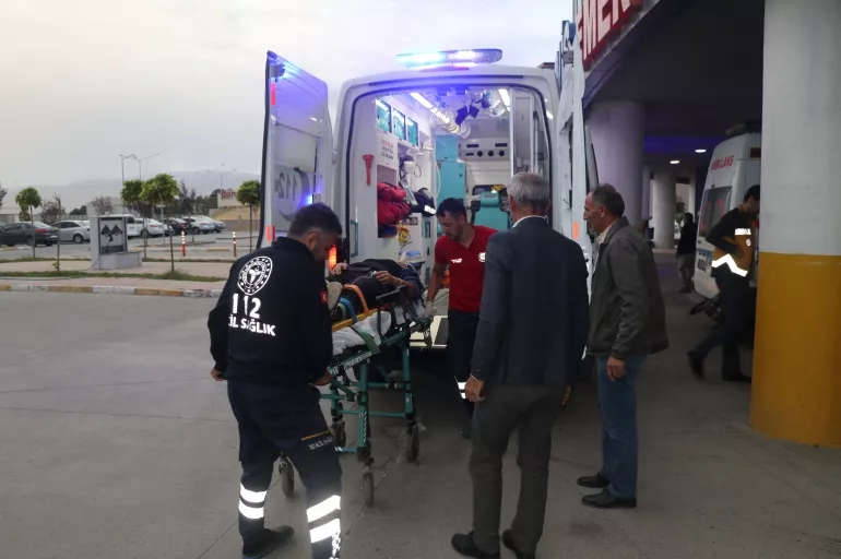Erzincan'da midibüs devrildi 21 kişi yaralandı