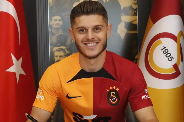 Galatasaray'dan sürpriz Rashica kararı! Kosovalı oyuncuya haber verildi!