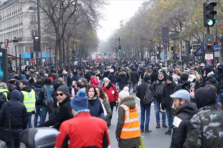 Son dakika: Paris'te bir grev kararı daha! 10 Kasım için çağrıda bulundular