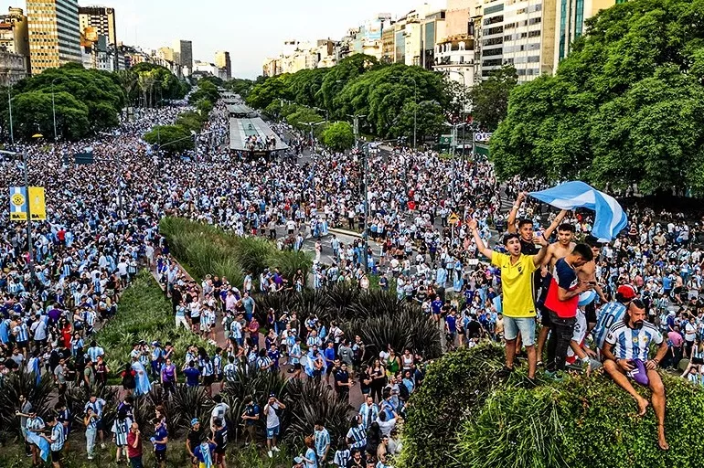 Buenos Aires şampiyonluğu böyle kutladı! Şehir kendinden geçti