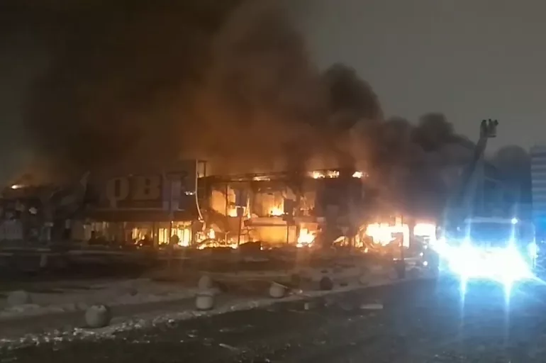Moskova'da markette yangın! 1 kişi hayatını kaybetti