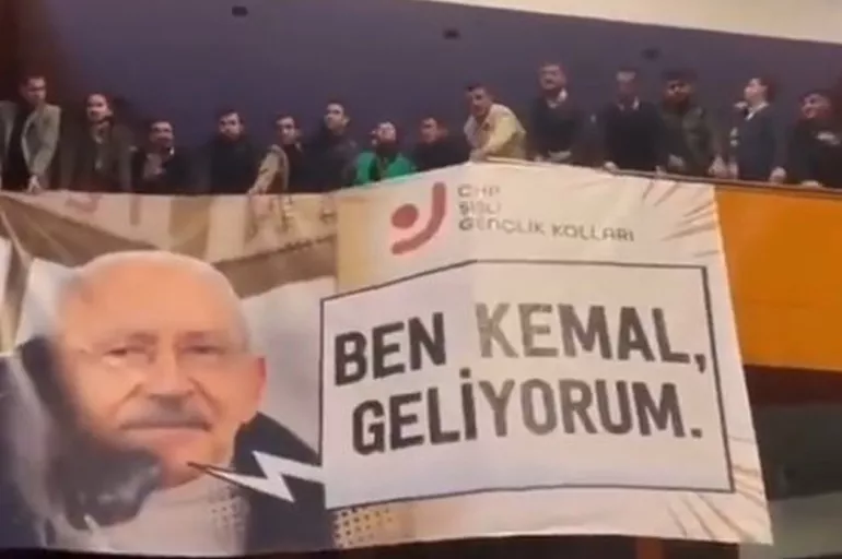 CHP'de adaylık savaşı! Ekrem İmamoğlu'na katıldığı etkinlikte soğuk duş! Pankartı görünce yüzü düştü