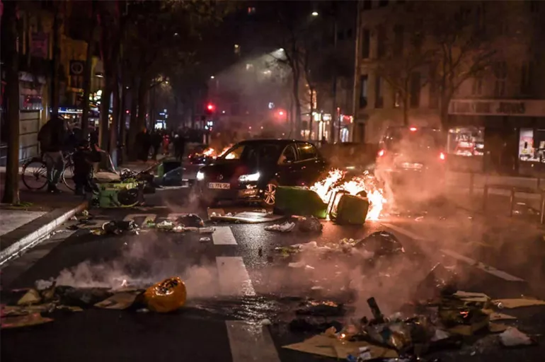 Paris yangın yerine döndü! Fransız polisinden göstericilere çok sert müdahale! 71 gözaltı