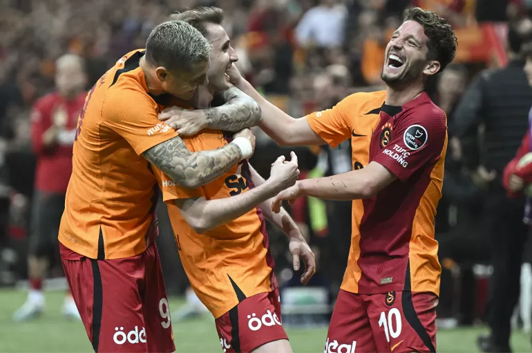 Sözleşme uzadı: Yıldız futbolcu gelecek sene de Galatasaray'da!
