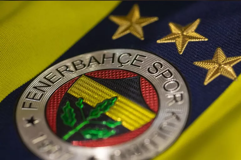 Fenerbahçe'nin yeni teknik direktörünü açıkladı: Herkesi ters köşe yaptı