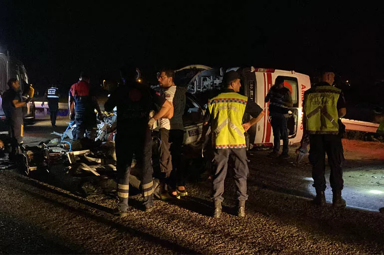 Osmaniye'de ambulansla otomobil çarpıştı: Ölü ve yaralılar var