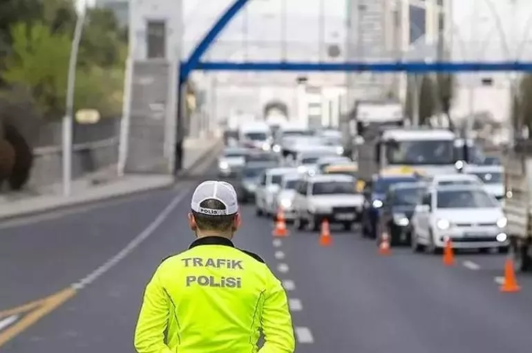 1 Ekim Pazar (Bugün) İstanbul'da hangi yollar kapalı? Kennedy, Dolmabahçe, Beşiktaş Caddesi, Barbaros Bulvarı kapalı mı? Saat kaçta açılacak?