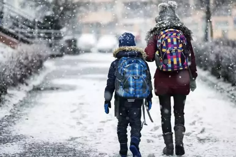Pazartesi okullar tatil mi? 27 Kasım'da İstanbul'da fırtına ve kar nedeniyle okullar tatil olur mu?