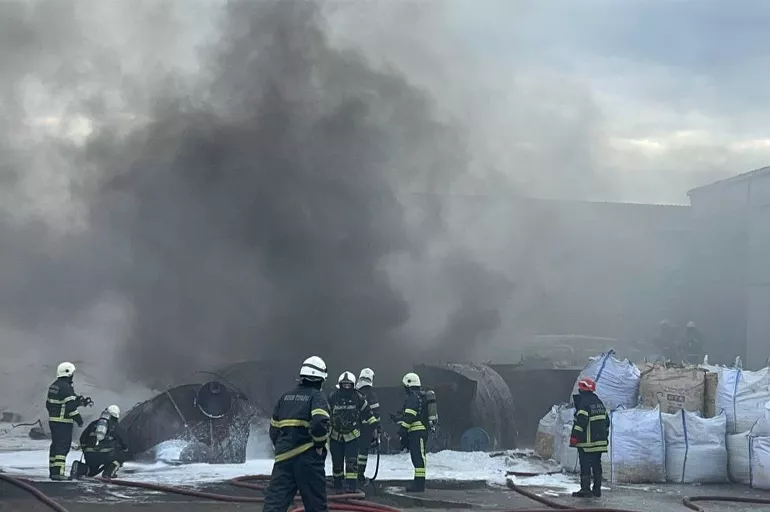 Gebze'de korkutan fabrika yangını!