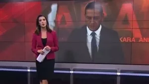 CNN Türk ekranlarında şok anlar! Muhabir canlı yayında kağıtları fırlattı