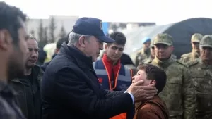 Hulusi Akar: Depremde 100 asker hayatını kaybetti