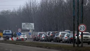 Ukrayna ordusu teyakkuzda! Donetsk şehrine giden araçlarda arama yapılıyor