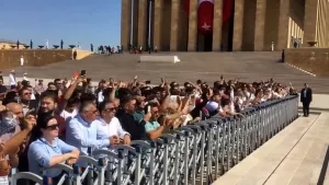 Cumhurbaşkanı Erdoğan'a Anıtkabir'de yoğun ilgi