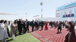 Cumhurbaşkanı Erdoğan'a Özbekistan'da renkli karşılama! Dans gösterisi çok beğenildi
