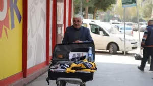 Erzurumlu seyyar satıcı 'Şener Şen' tiplemesiyle dikkat çekiyor!