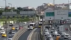 İstanbul'da metrobüs arızası! Vatandaş İBB'yi liyakatsizlikle suçladı